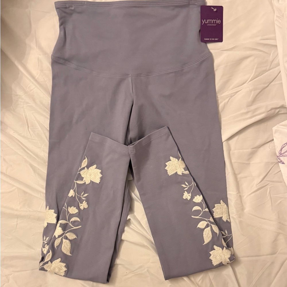 Yummie Women's Purple Leggings with Floral Embroidery
